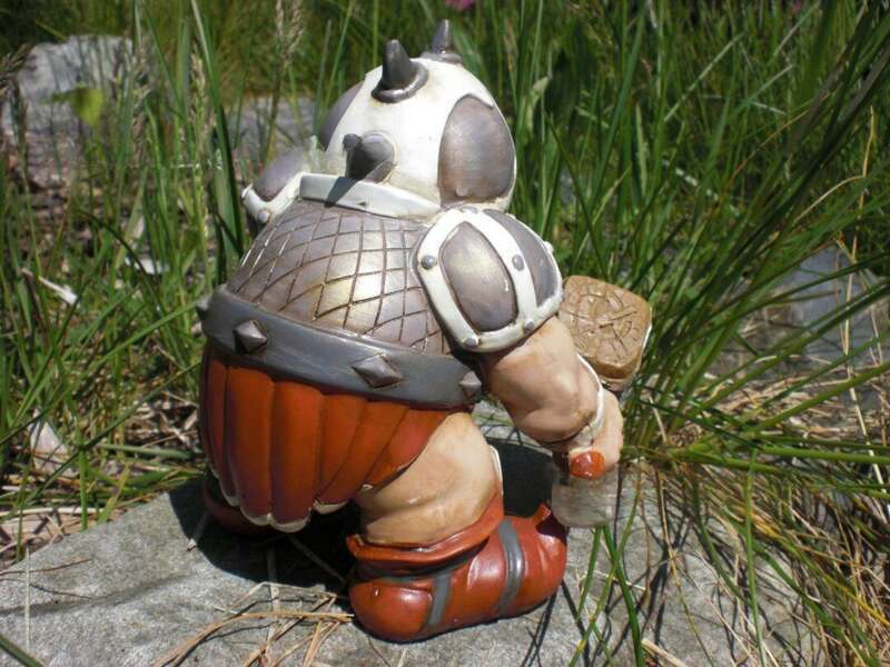 Nieuwe Hars Ambachten Bijl Viking Standbeeld Dwerg Oud Tuin Ornament_voghion.com