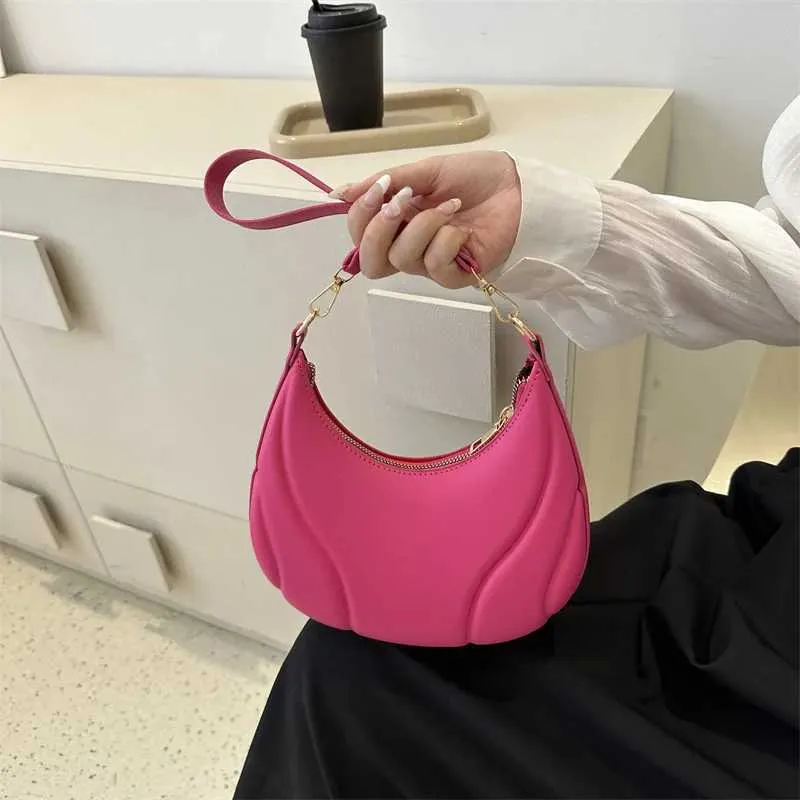 Designer Retro Pu Leather Shoulder Bag Simple Crescent Saddle Bag_voghion.com