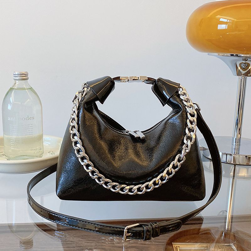 Tragbare kleine Tasche in Silber mit personalisiertem Nischendesign. Neue modische Mini-Umhängetasche aus PU im_voghion.com