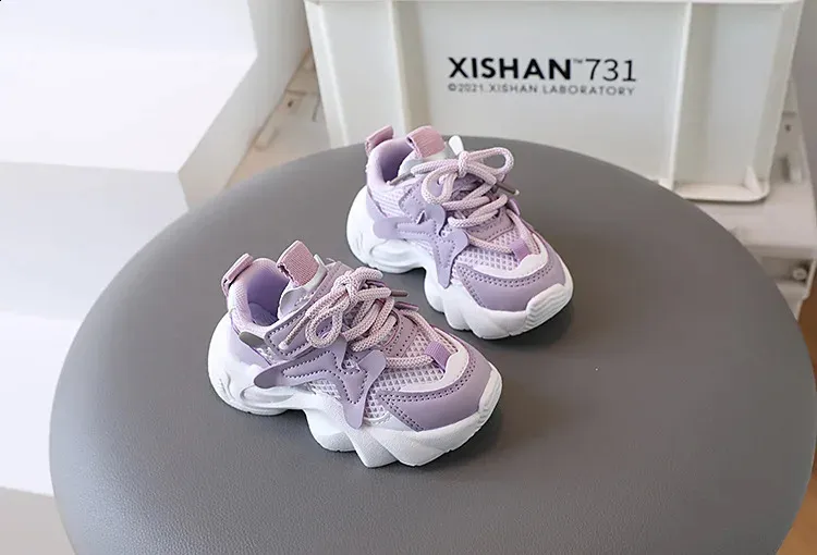 2024 New Childrens Fashionable Breathable Sports Boys and Girls Non slip Outdoor Student Basketball Shoes 240912_desvips.com