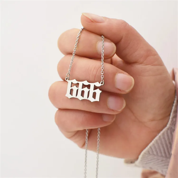 Collane con ciondolo 111 222 333 444 555 777 888 999 666 Collana con lettera del diavolo in acciaio inossidabile con ciondoli con numeri angelici minimalisti_voghion.com