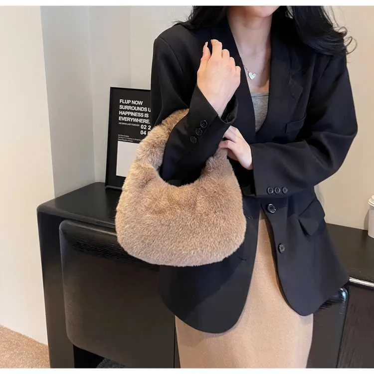 Portafoglio da donna con manico corto Fi Cluh carino Wen Fur Small Half Mo caldo peluche borsa da polso Y241106_voghion.com