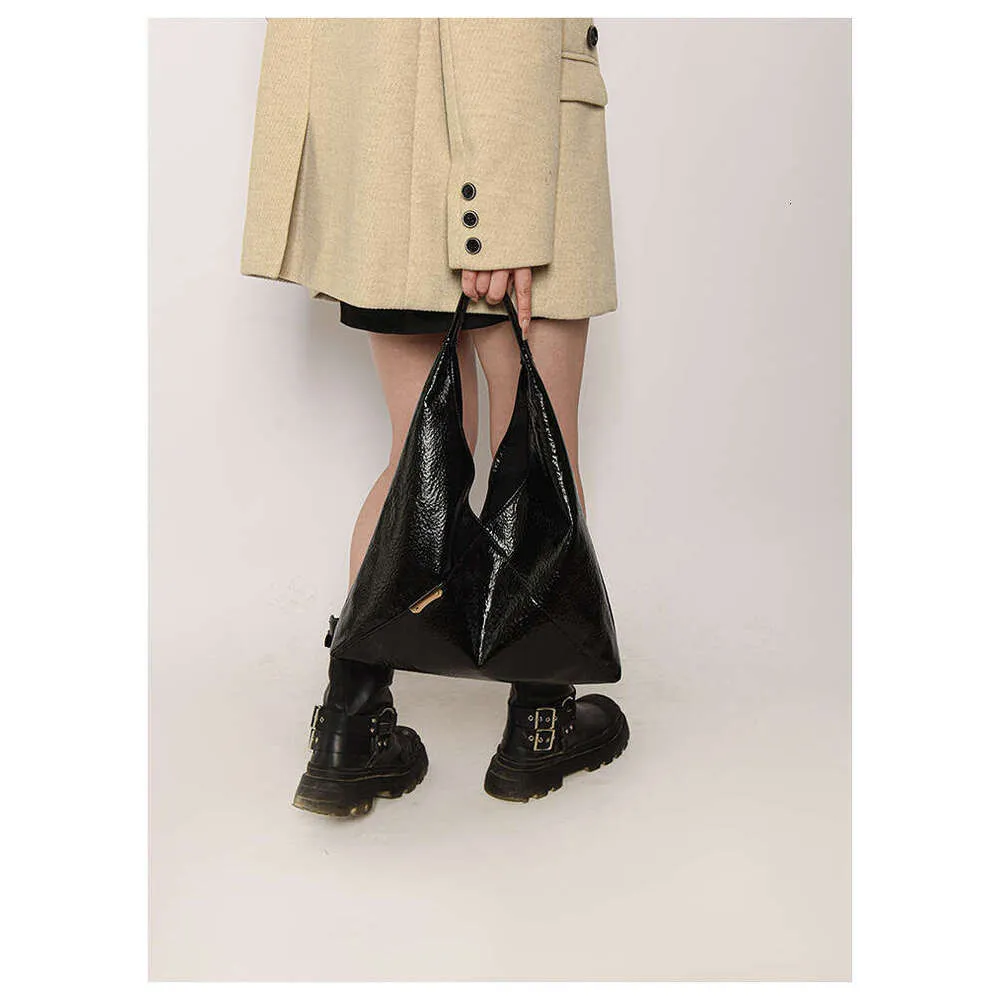 2024 Populaire Nouveau Triangle De Poche Aisselles Mode Simple Cool Style Sac À Bandoulière Street Dressing_voghion.com