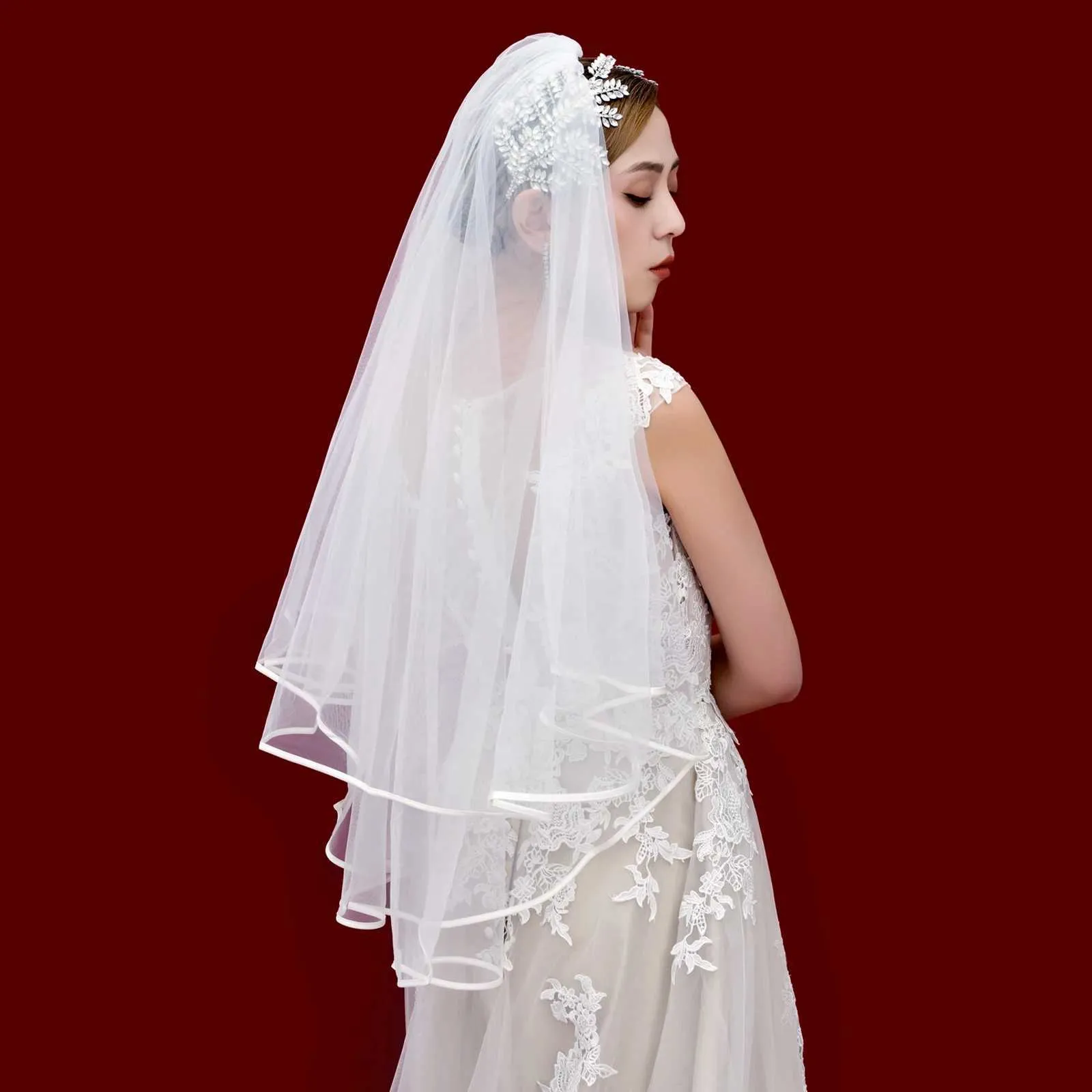 Voile de mariée à 2 niveaux avec bord en ruban, longueur cathédrale, devant et derrière, en tulle italien souple, V97_voghion.com