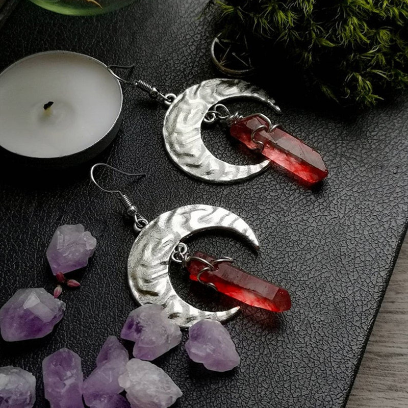 Boucles d'oreilles en cristal de quartz rouge brut et lune_voghion.com