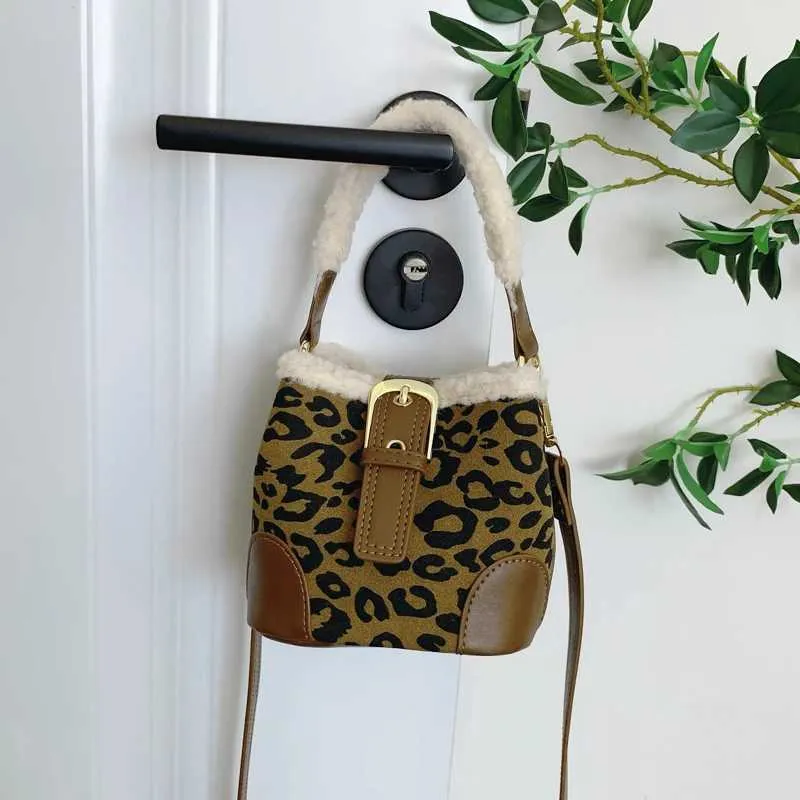 Vintage Women Leopard Suede Patch Lamb Fleece Mini Handle Bucket Bag Female Casual Outfit Versatile Plush Crossbody_voghion.com
