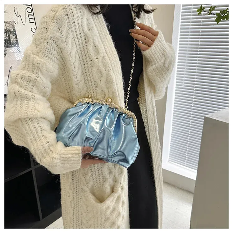 Borsa a tracolla pochette da sera in pelle effetto laser_voghion.com