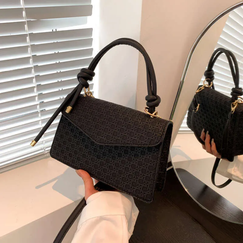 Crossbody Shoulder Handbag With Diamond Lattice Quilted Pattern_voghion.com
