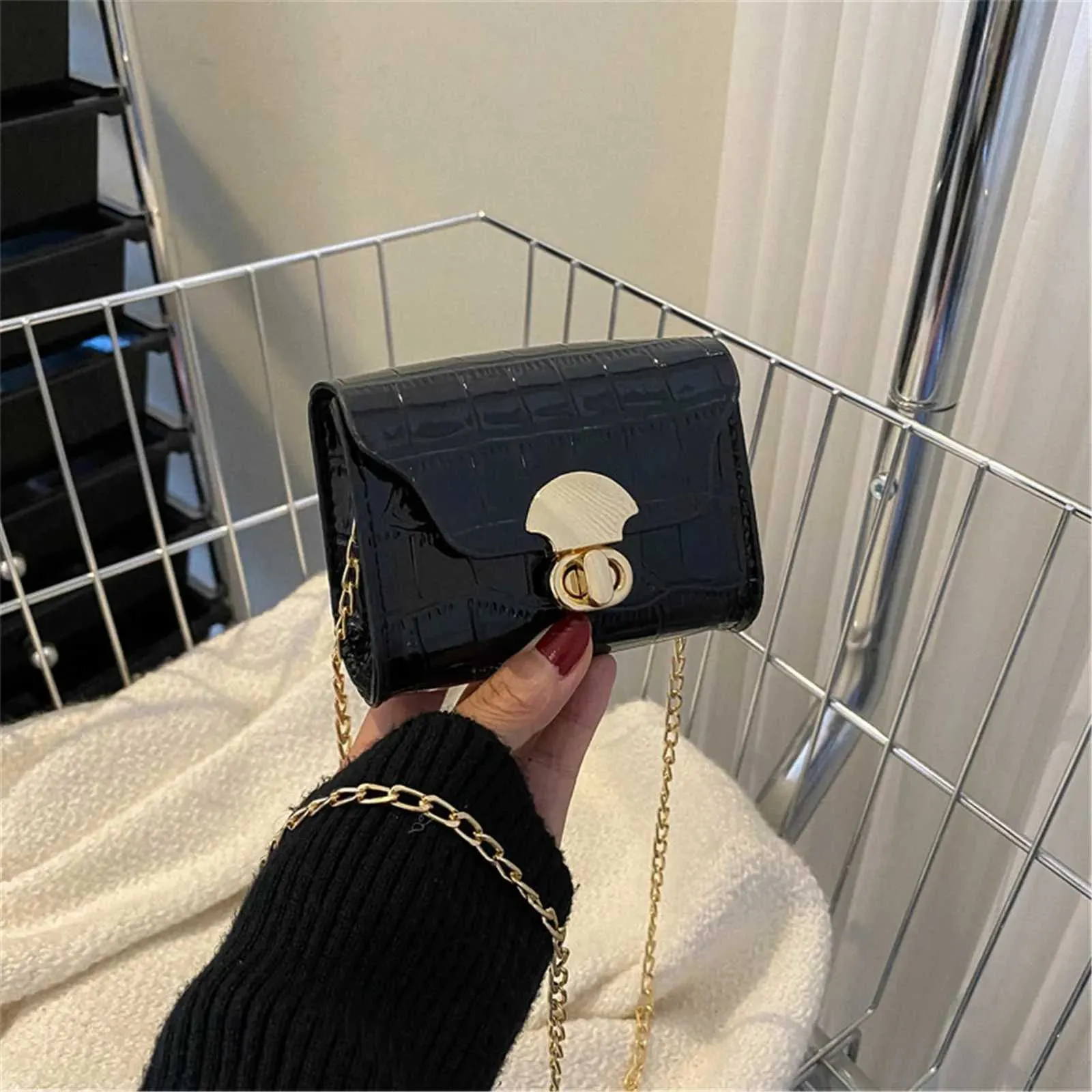 Borsa a tracolla piccola con catena a tracolla in pelle lucida in stile coreano, fibbia in metallo alla moda, portafoglio piccolo per ragazza, rossetto_voghion.com