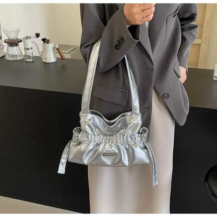 Borse da donna in pelle con manico, solide e morbide, con tasche larghe, capienza grande, versatili, da spalla, da donna, sottobraccio_voghion.com