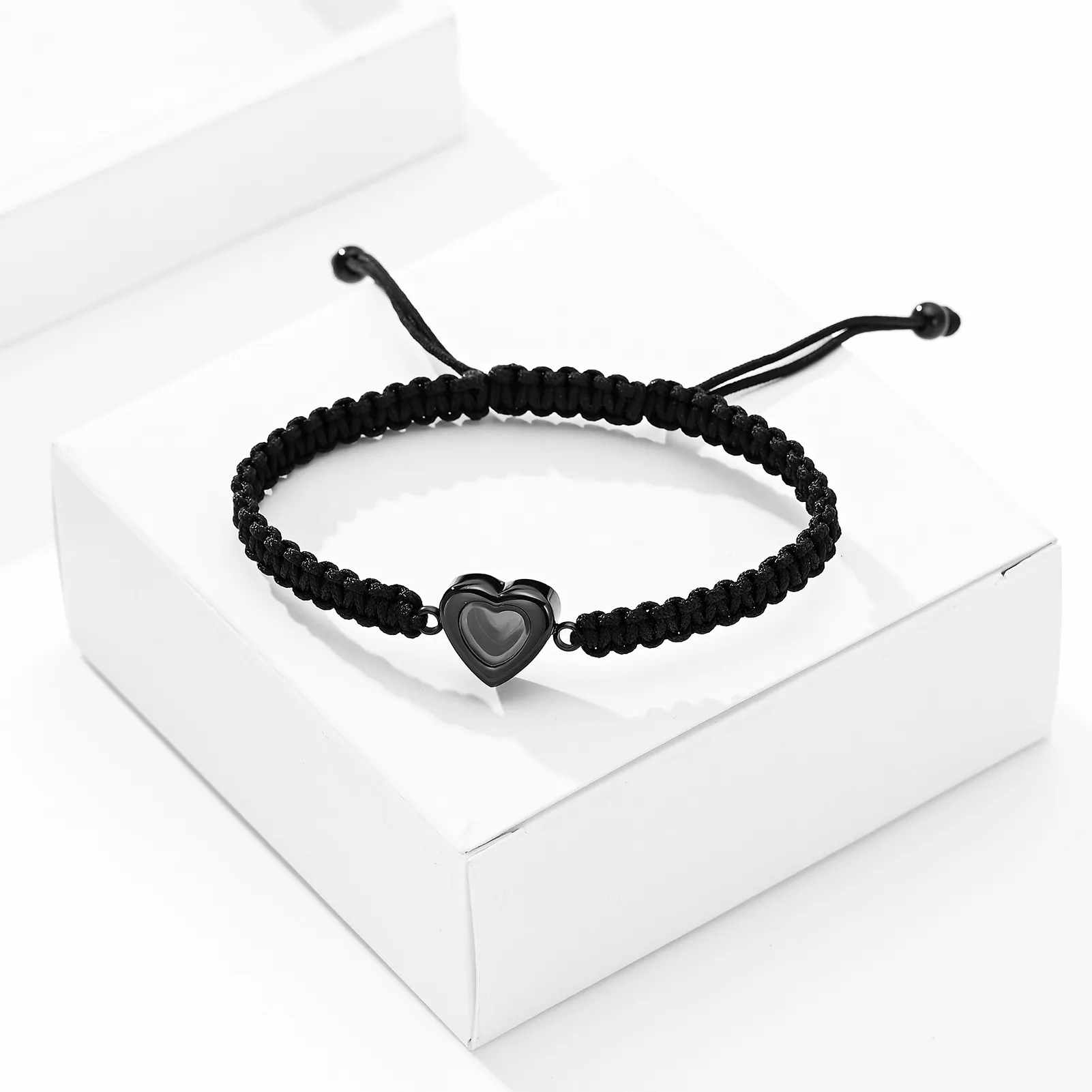 Armreif für Frauen, Gedenkarmband aus geflochtenem Seil, transparentes Herz, Mini-Urnenhalter, Andenkenschmuck, Länge verstellbar_voghion.com