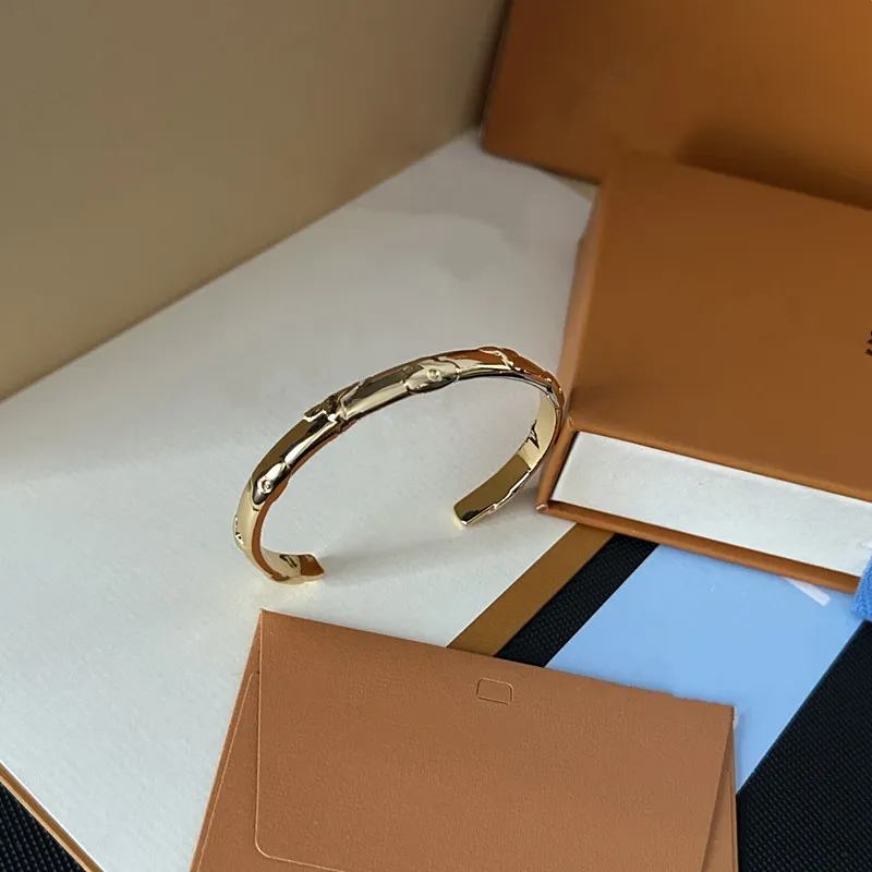 With BOX Open Bracelet Designer Jewelry Fashion Bangle Gold Plated Titanium Steel Flower For Women Sier Classic_voghion.com