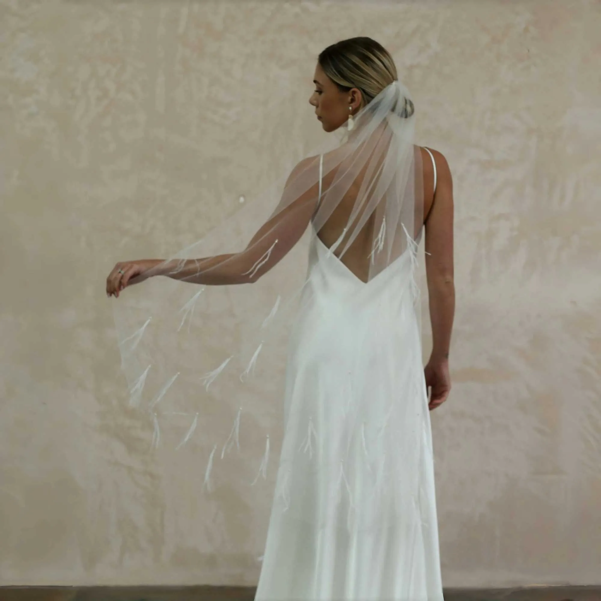 Gioielli per capelli, splendido velo da sposa a 1 strato, 3D, piume, perle, perline, morbido tulle con pettine, accessori per abito da sposa_voghion.com