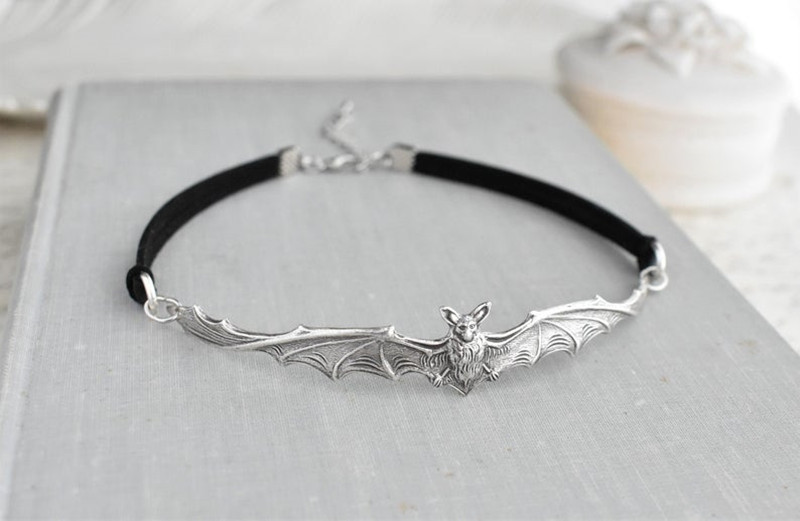 Colliers Mode Gothique Noir Grand Collier Aile Ouverte Chauve-Souris Volante_voghion.com