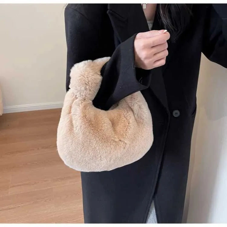 Portafoglio da donna con manico corto Fi Cluh carino Wen Fur Small Half Mo caldo peluche borsa da polso Y241106_voghion.com