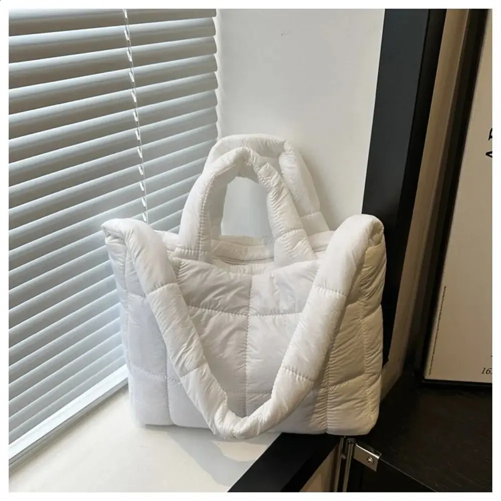 Puffy Quilted Shoulder Tote Bag Large Capacity Lightweight Cotton_voghion.com