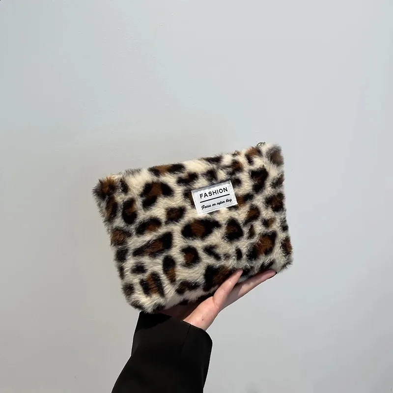 Plyšová make-up taška s leopardím potiskem, velkokapacitní, přenosná cestovní toaletní potřeby, kosmetika, prémiová senzorická úložná taška 241204_voghion.com