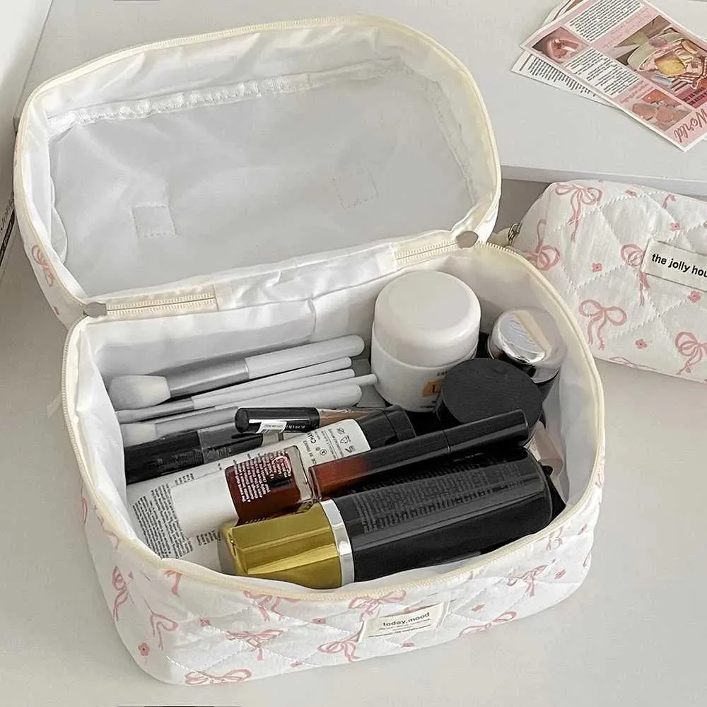 Neue Mode Bogen Frauen Gesteppte Make-Up Tragbare Kosmetik Wc Lagerung Handtasche wer Baumwolle Reißverschluss Tasche Y241023_voghion.com