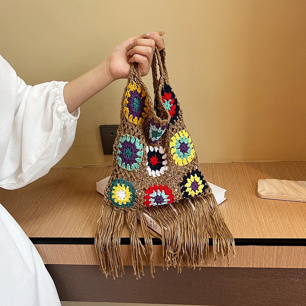 Borsa a tracolla da donna in maglia a traliccio con nappa, stile etnico, bohémien, morbida e traforata, intrecciata_voghion.com