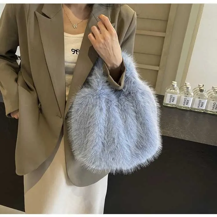 Plush Handbag For Women Large Capacity Fluffy Shoulder Bag_voghion.com
