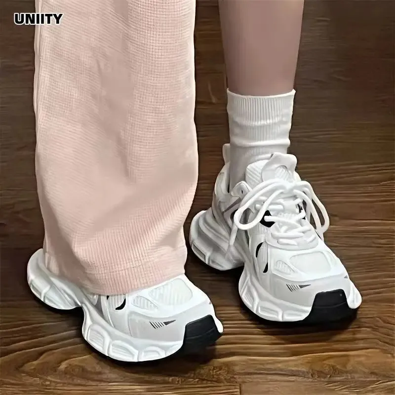 Modische Sport-Mesh-Schnürschuhe mit Mikrofaser-Zwischensohle für Damen zum Verkauf in hochwertigen, vulkanisierten Schuhen in Mischfarben 240930_voghion.com
