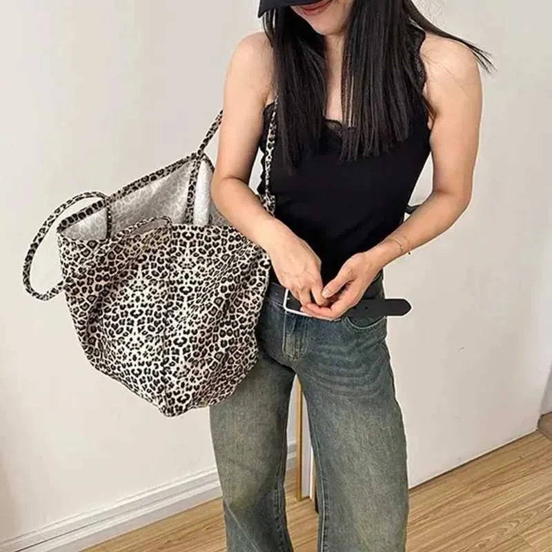 Women's Leopard Print Canvas Tote Bag Large Capacity Handbag_voghion.com