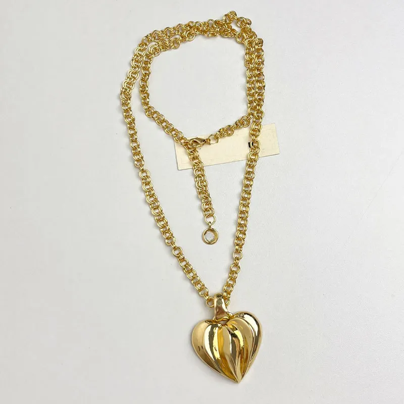 Collier avec pendentif en forme de cœur en métal doré pour femme, bijou tendance et vintage, idéal comme cadeau de fête_voghion.com