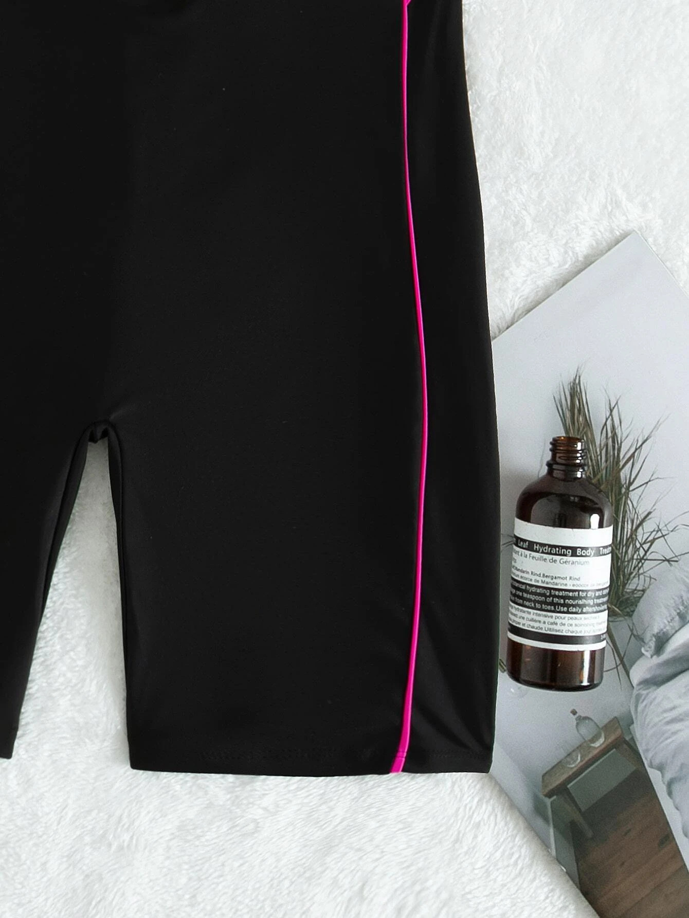 Konservativer Damen-Einteiler mit Reißverschluss zum Schwimmen und Surfen_voghion.com