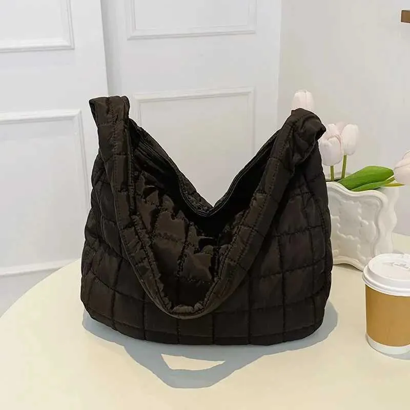 100 % enfärgad broderad enkelaxelväska för kvinnor, modern rutig axelväska med stor kapacitet, för pendling Ba241021_voghion.com
