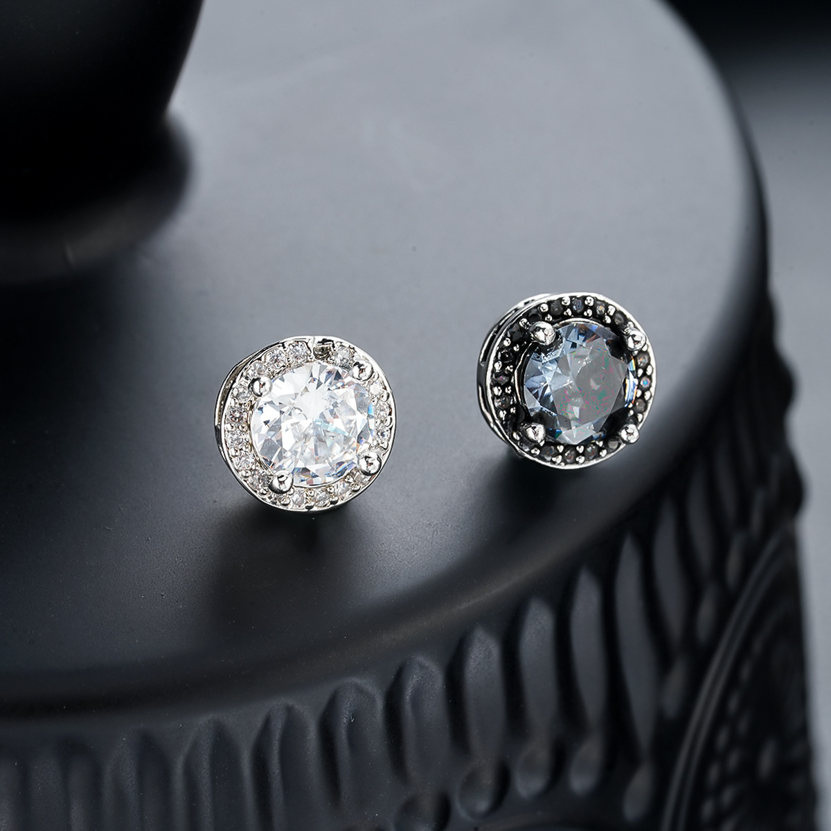 Clip Earrings Zircon Magnetic Ear Clips For Men, Trendy And Stylish, Personalized Diamond Ear Bone Clips High End And Versatile Ear Accessories