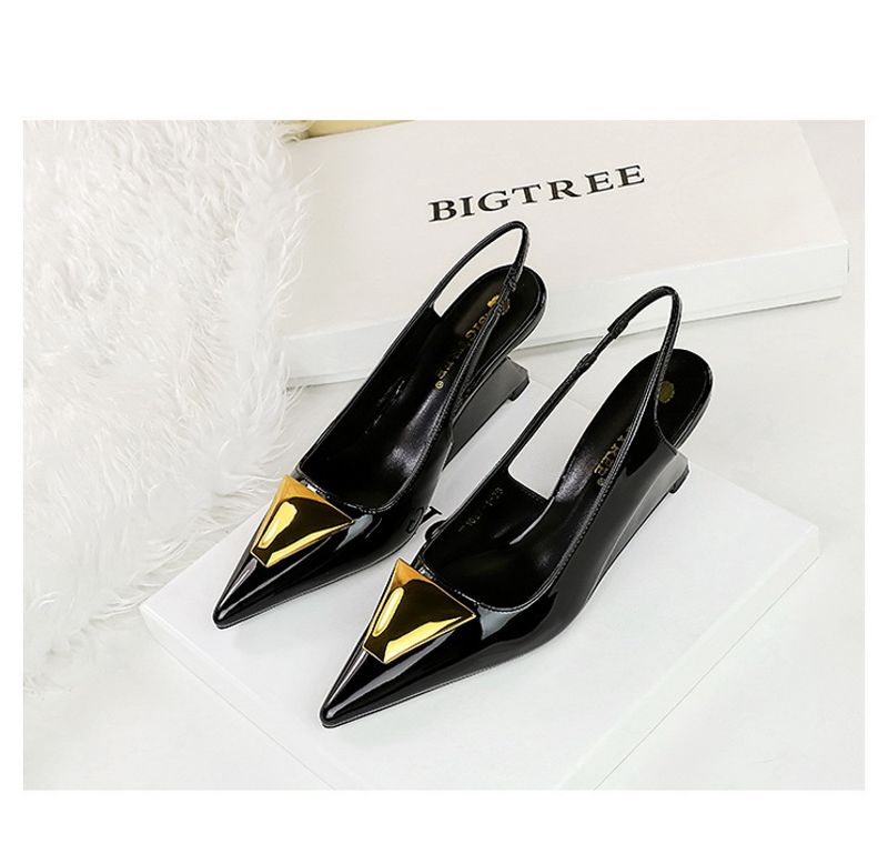 Scarpe da donna in stile 1097-K55 con tacco alto e slingback, cinturino posteriore traforato in vernice, punta bassa e appuntita_voghion.com