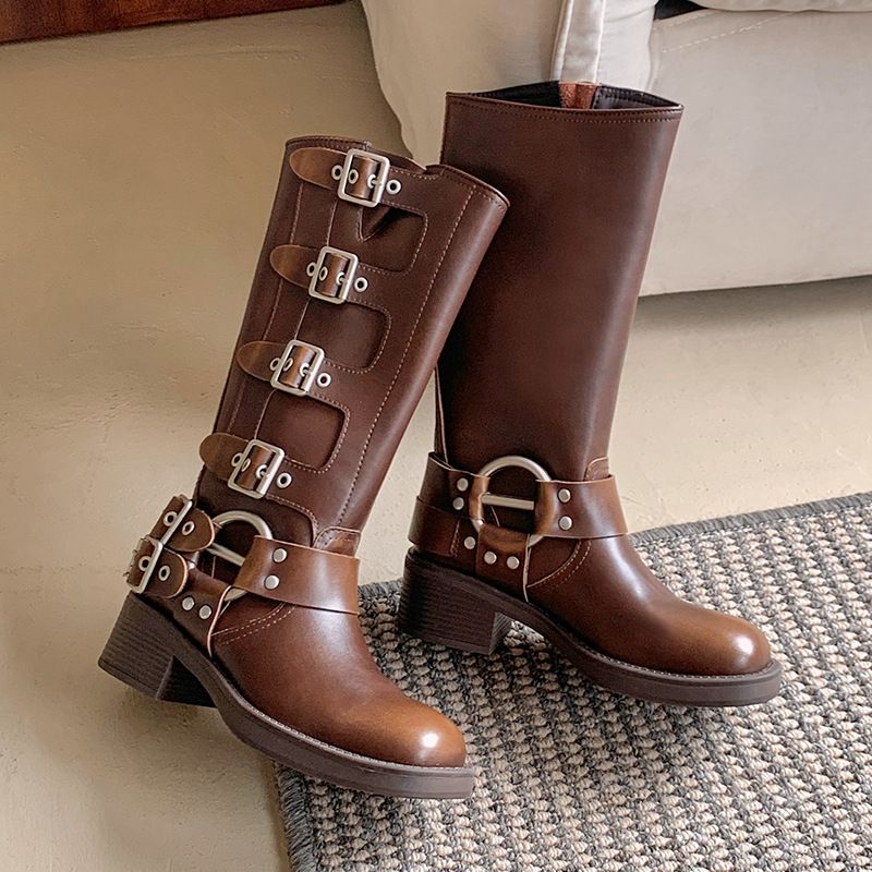 Botas femininas estilo cowboy ocidental com fivela de cinto vermelha e cabeça quadrada Martin Internet, outono 2024_voghion.com
