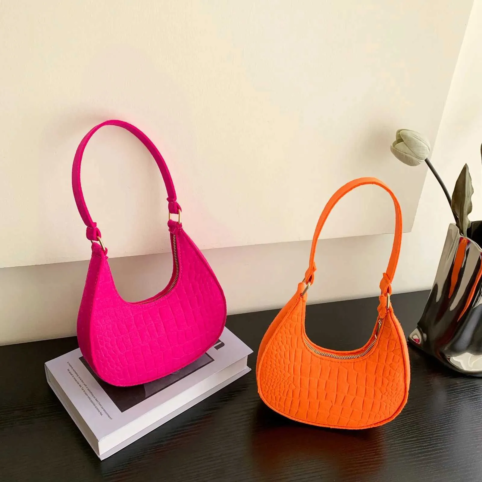 Wen Felt handbag Fi Subliary Designer Exquisite Shoder Bag for women Y241026_voghion.com