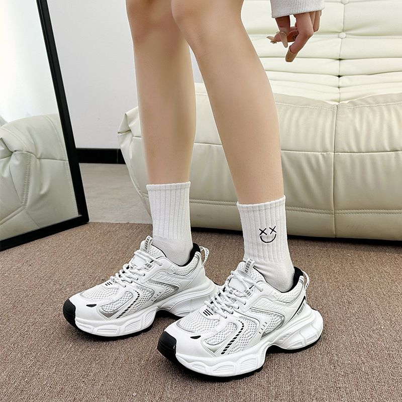 Papà per le donne nella primavera del 2024, suole spesse versatili, famose su Internet, super popolari, piedi in mostra,_voghion.com