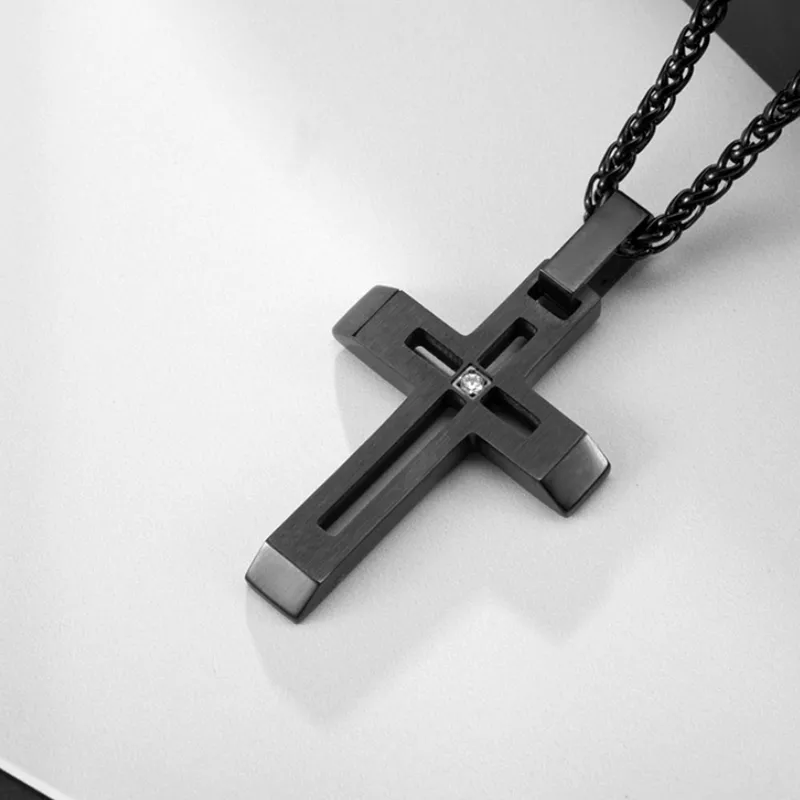 Collana con croce da uomo in acciaio inossidabile nero moda_voghion.com