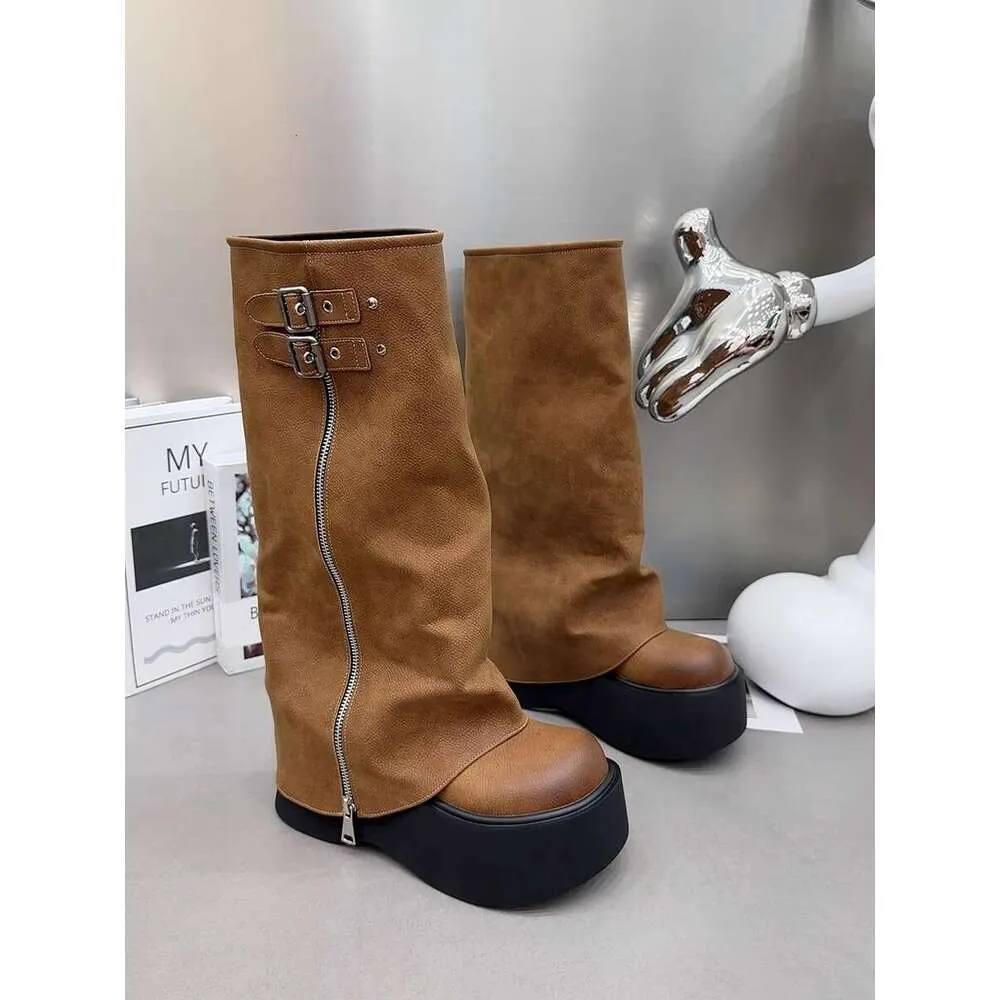 Stivali da stilista alla moda in stile britannico Martin per le donne 2024 Nuovo autunno/inverno Stivali corti con suola spessa e piccoli pantaloni,_voghion.com