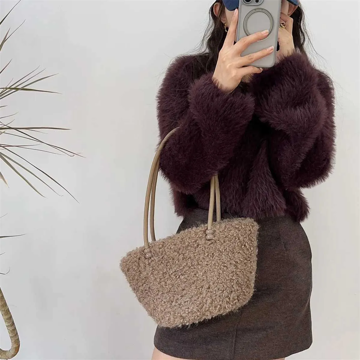 Bolso de hombro de felpa para mujer, de moda, liso, suave, informal, de lana de cordero, de gran capacidad, ligero, para uso diario._voghion.com