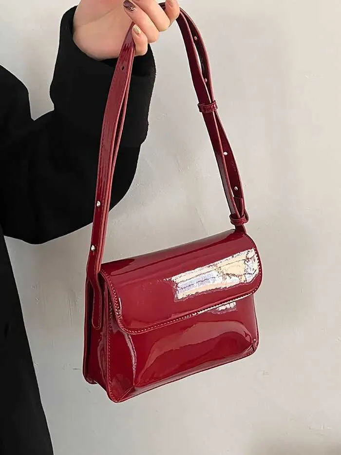 Portafoglio piccolo quadrato alla moda in pelle verniciata rossa retrò e borsa a mano semplice da donna con tracolla Y241216_voghion.com