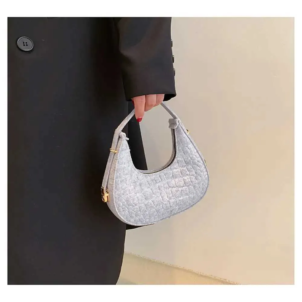 2024 New Alligator Pattern Shoulder Womens Small Handle Lower Arm Clutch Crescent Saddle Handbag Garbage Bag Y241123_voghion.com