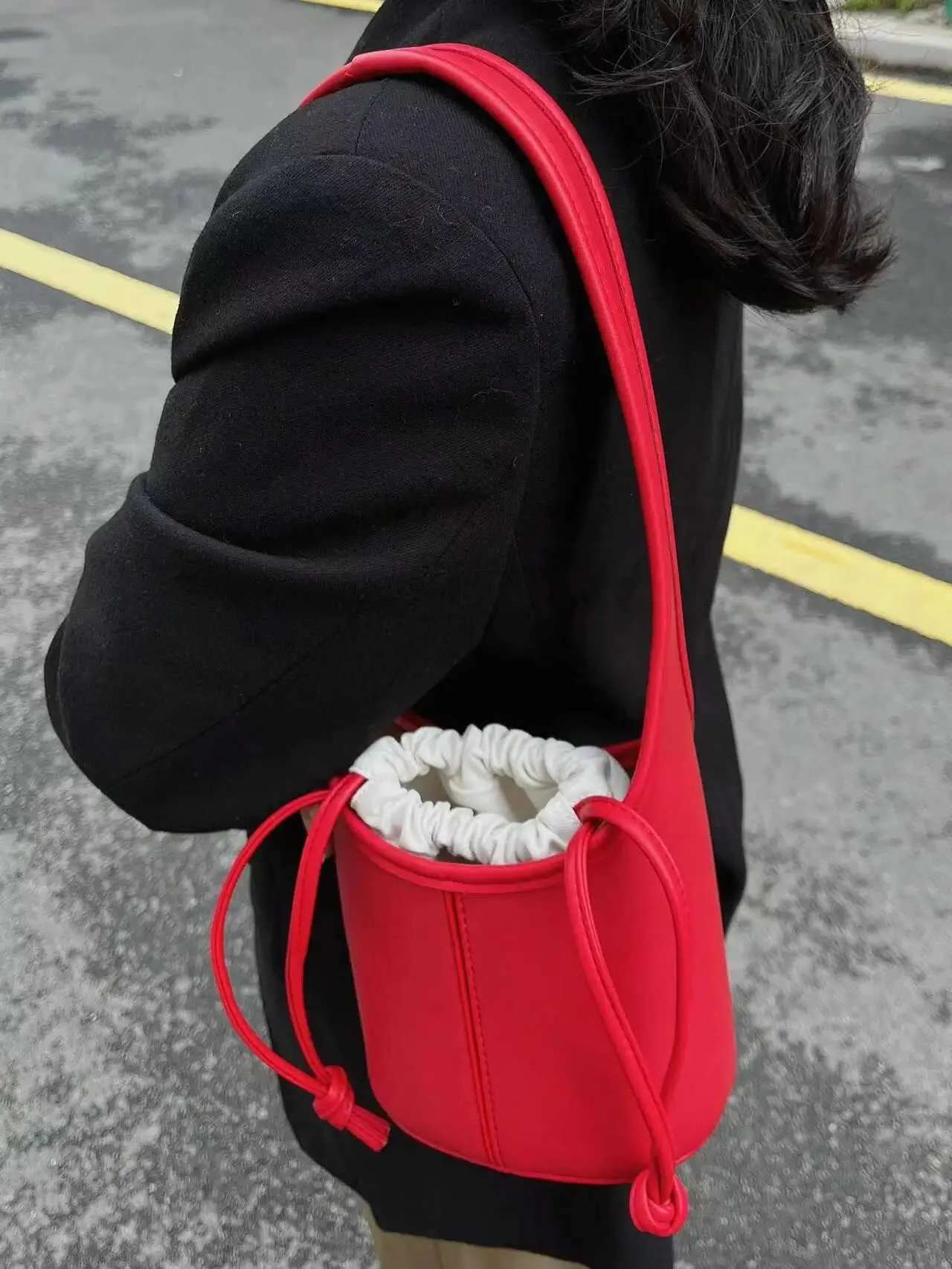Koreanischer minimalistischer Kordelzug-Design-Wassereimer, rot, künstlerisch, lässig, handgehaltene Umhängetasche, Gemüsekorb, Mutter und Kind_voghion.com