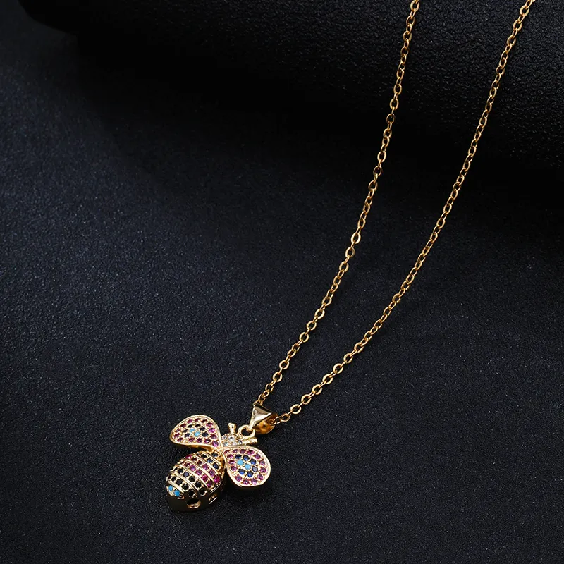 Collane con ciondolo Catena in acciaio inossidabile Rame intarsiato Zircone colorato Collana ape per donna Collana con ciondolo iniziale_voghion.com