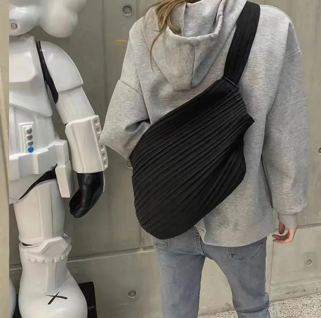 GVUW Modische, plissierte Messenger-Tasche für Damen, einfarbig, vielseitig, lässig, für den Außenbereich, Urlaubstasche, Simplicity 2024, 32C1131_voghion.com