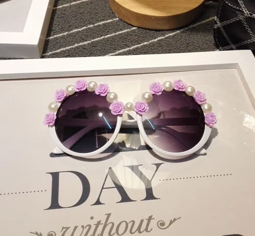 Wholesale-Designer Unique Flower Round Sunglasses Women Beach Glasses Fashion Accessories for Summer Gift Time Limit_voghion.com