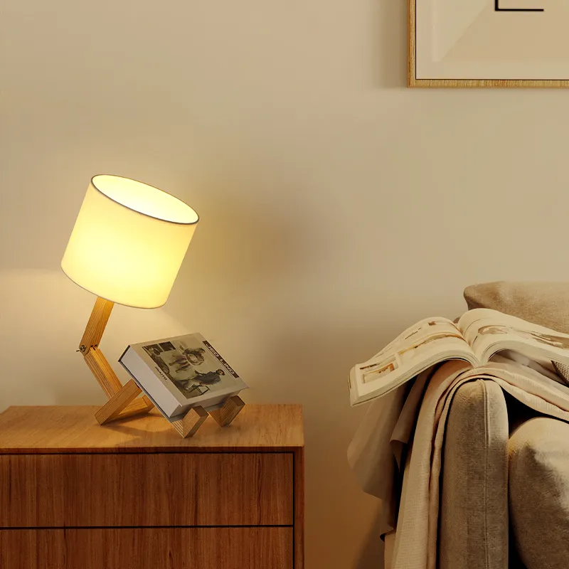 Lampada da tavolo in legno Robot - Opera d'arte moderna con paralume in tessuto_voghion.com