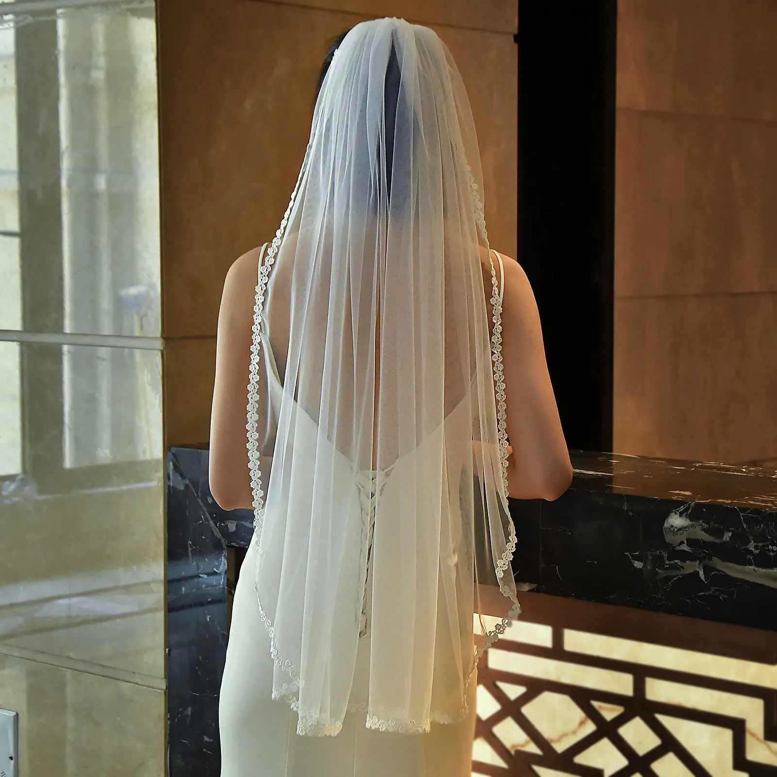 Jóias para cabelo MZA04 Véus de noiva Flores Vine Apliques Renda Borda Casamento Acabamento parcial 1 Camada Valsa Véu Acessórios de noiva_voghion.com