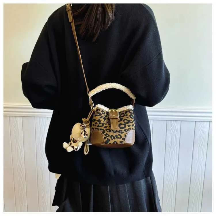 Sac seau vintage en daim léopard pour femme, mini-poignée en polaire d'agneau, tenue décontractée, polyvalent, en peluche_voghion.com