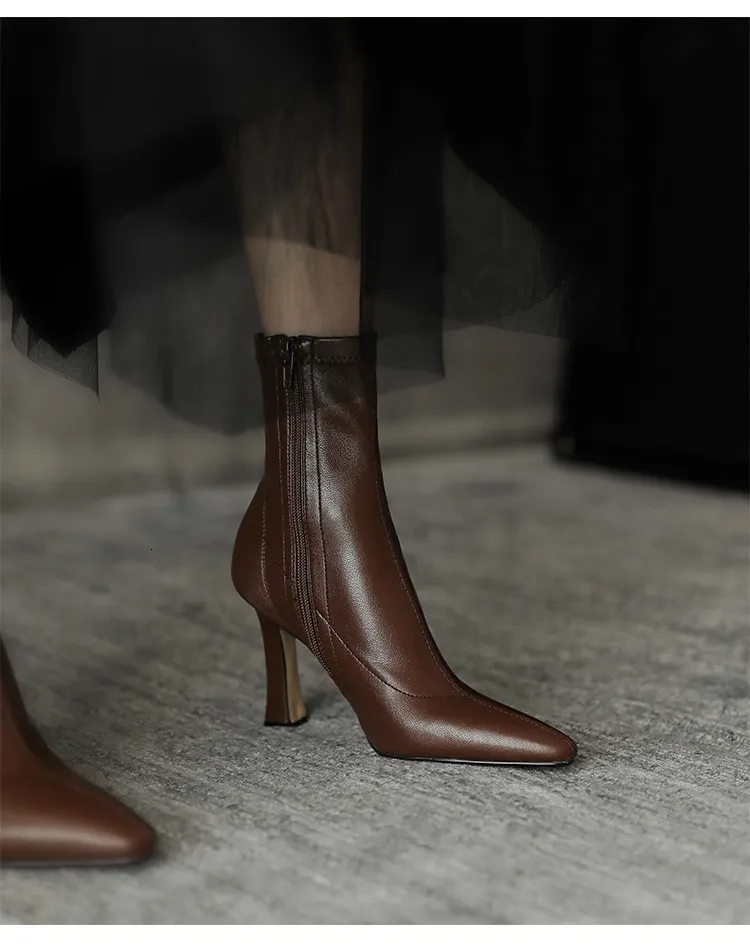 Internet Celebrity Slim Pointed Toe High Short Women 2025 Autumn Winter Single Ins Sexy Chunky Heel Stretch Boots_voghion.com