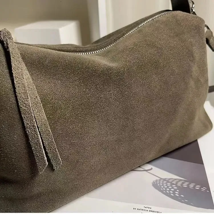Borsa boston tote in scamosciato per donna, borsa a spalla marrone_voghion.com