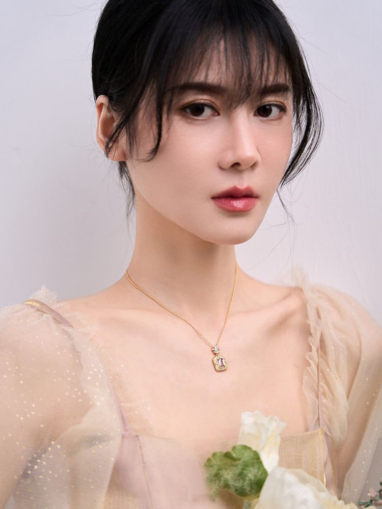 Flacon de parfum Proust Améthyste collier médiéval plaqué or chaîne clavicule brossée femme_voghion.com