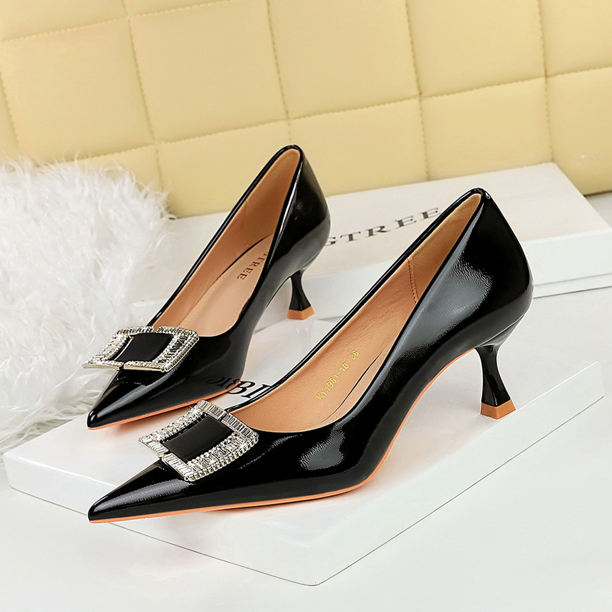 1961-K71 Fashionable Banquet Spring and Autumn Women's with Mid Heel Lacquer Leather Shallow Mouth Pointed Metal Water